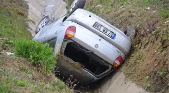 Sinop'ta Otomobil Şarampole Devrildi: 3 Yaralı