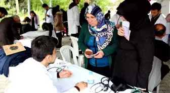 120 Tıp Öğrencisi Kırsal Mahallede Sağlık Taraması Yaptı