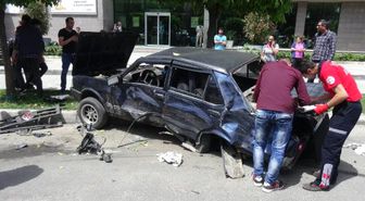 Adana'da Ambulans 3 Otomobile Çarptı: 4 Yaralı