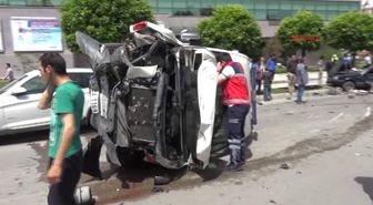 Adana'da Ambulansa 3 Otomobile Çarptı 4 Yaralı