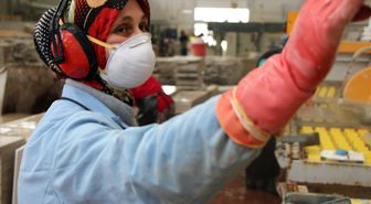 Amasyalı Kadınlar Mermer Keserek Ekmeklerini Taştan Çıkartıyor
