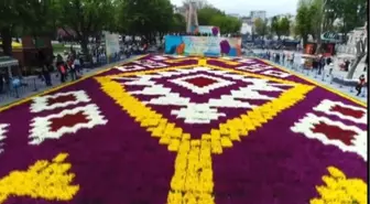 Sultanahmet'te Bin 453 Metrekarelik 'Lale Halısı'