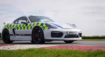 Norfolk Polisine Porsche Cayman Gt4 Takviyesi