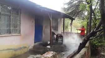 Soba Kovasından Çıkan Yangın Paniğe Neden Oldu