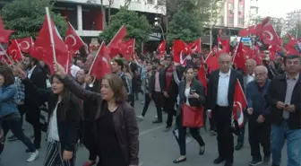 Adana'da Coşkulu 23 Nisan Yürüyüşü