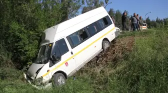 Adana'da Trafik Kazası: 13 Öğrenci Yaralı