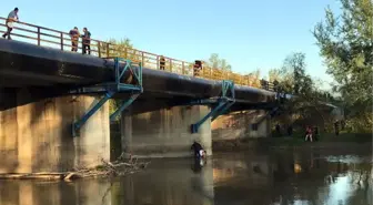 Sakarya Nehri'ne Atlayan Genç Kızı Afat Kurtardı