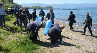 İznik Gölü Sahillerini Temizlediler