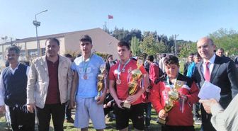 Aba Güreşi Türkiye Şampiyonasına Darendeli Güreşçiler Damgasını Vurdu