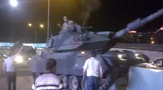 Genelkurmay Karargahına Gitmek Için Kışladan 16 Tank Çıkarmışlar