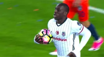 Demba Ba Golle Döndü