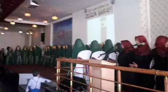 Erciş'te 22 Kız Hafız Törenle Taç Giyip İcazet Aldı