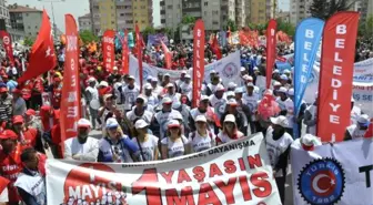 Eskişehir'de İki Ayrı Alanda 1 Mayıs Kutlaması