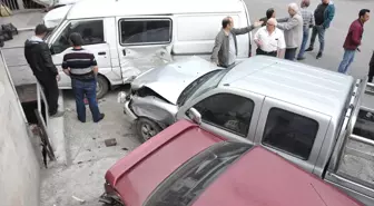 Artvin'de Trafik Kazası: 2 Yaralı