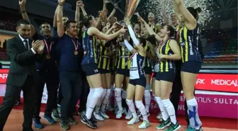 Şampiyon Fenerbahçe Kupayı Kaldırdı