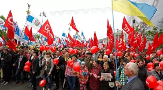 Ukrayna'da 1 Mayıs: Maskeli Gençler, Yaşlılara Saldırdı