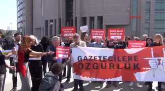 Adliye Önünde Tutuklu Gazeteciler Için Özgürlük Eylemi