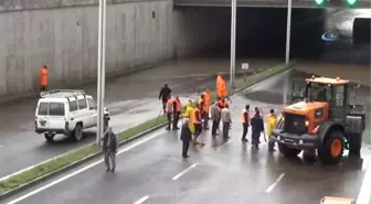 Diyarbakır Sular Altında...sağanak Yağış Hayatı Felç Etti