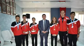 Atletizmde Dereceye Giren Sporculara Madalyaları Takdim Edildi