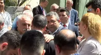 Kemal Kılıçdaroğlu Şişli Belediye Başkanı Hayri İnönü ile Birlikte Felçli Bir Hastayı Ziyaret Etti