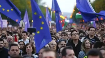 Macaristan'da Binlerce Kişi Yönetime AB Mesajı Verdi