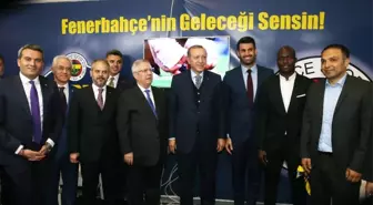 Cumhurbaşkanı Erdoğan, 'Hedef 1 Milyon Üye' Standını Ziyaret Etti