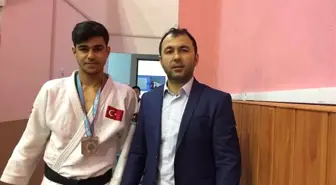 İlhan'ın Hedefi Romanya'dan Madalya ile Dönmek