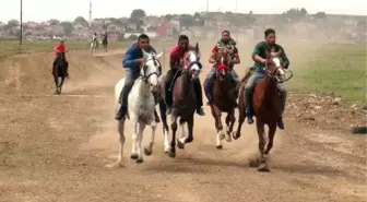 Kakava Şenlikleri'nde At Yarışı Heyecanı