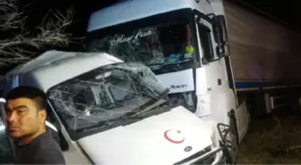 Kırıkkale'de Minibüse Tır Çarptı: 2 Ölü, 1 Yaralı
