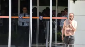 Tedavi Edilmediği İddiasıyla Kendini Kesti