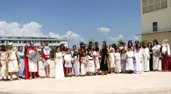 Üniversitede Antik Çağ Defilesi