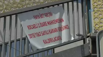 Üst Geçit Evin İçini Gösterdiği İçin Yıkılacak