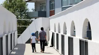Üst Geçit Evin Içini Gösterdiği Için Yıkılacak