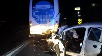 Yolcu Otobüsüne Çarpan Otomobilde 2 Arkadaş Öldü