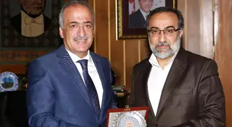 Yrd. Doç. Dr. Ebubekir Sifil, Rektör Prof. Dr. Ömer Çomaklı'yı Ziyaret Etti