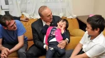 Bakan Çavuşoğlu, Özge'yi Ziyaret Etti