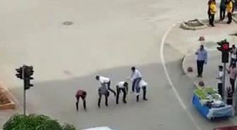 Kırmızı Işıkta Uzuneşek Oyunu
