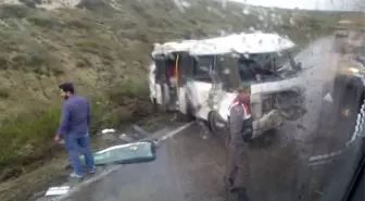 Kütahya'da Trafik Kazası: 3 Yaralı