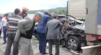 Düğünden Dönen Aile Kaza Yaptı: 1 Ölü, 6 Yaralı