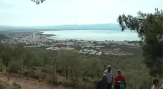 Mezarlıkta 'Hıdırellez Geleneğini' Yaşatıyorlar