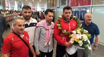 Güreş Milli Takımı Antrenörü Salih Bora: 'Türk Güreşinin Yükselişi Hepimizi Sevindiriyor'