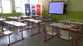 Türk Askeri Kosova'daki Köy Okulunu Onardı