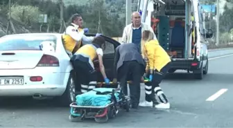 Yolda Bozulan Araçtan Kurtulan Sürücü, Beton Refüje Çarptı: 4 Yaralı