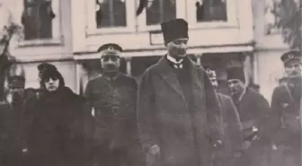 Yapıkredi Yayınları Atatürk'ün El Yazısıyla 'Belgeler, Elyazısıyla Notlar, Yazışmalar' Kitabı...