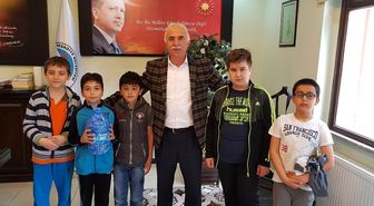 Öğrenciler Engelliler İçin Mavi Kapak Topladı