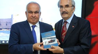 Erdemli Belediyesi, 'Mazide Erdemli' Kitabı İçin İmza Günü Düzenledi