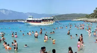 İncekum'un Tadını Yerli Turistler Çıkarıyor