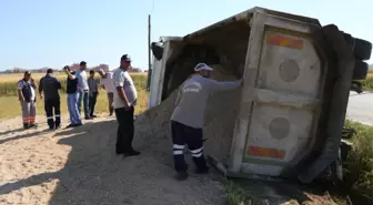 Çakıl Yüklü Hafriyat Kamyonu Devrildi