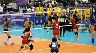 Dünya Kulüpler Voleybol Şampiyonası'nda İki Türk Takım Yarı Finalde Karşılaşacak