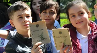 Kitapları Önce Okudular Sonra Toprağa Diktiler